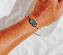 Load image into Gallery viewer, Bracelet with Peony
