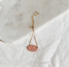 Load image into Gallery viewer, Bracelet with Peony
